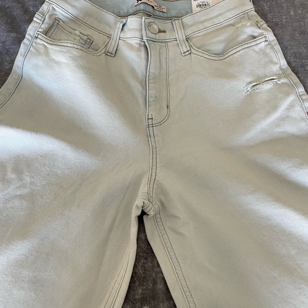 Wide leg jeans. Brand new. Worn look. High rise.